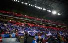 Aficionados rojillos durante el mosaico previo al Osasuna-Real Sociedad del sábado