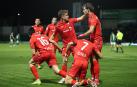 Los jugadores de Osasuna Promesas felicitan a Ander Yoldi por su gol