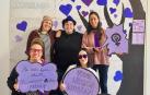 Integrantes de Anfas con los carteles anunciadores de las actividades en torno al 25 N en Estella.
