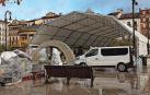 Materiales para montar la pista de hielo de la plaza del Castillo de Pamplona para Navidad