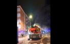 Vecinos confinados por el humo tóxico del incendio en un bazar de la Rochapea