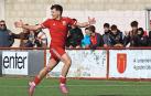 El delantero de la selección navarra Ibai Alonso celebra el gol que marcó ante Murcia con un disparo desde su propio campo.