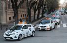 Caravana de protestas de las autoescuelas navarras por las calles de Pamplona por el colapso en la DGT
