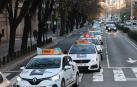 Imagen de la protesta de las autoescuelas de Navarra, a su paso por el centro de  Pamplona