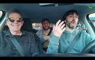 El músico ex miembro de Barricada Alfredo Piedrafita y el bajista tudelano Javier Calvo Artal se suben al coche de El Diario Sobre Ruedas para presentar el concierto que ambos protagonizarán, con su nueva banda, el sábado 20 de diciembre, a partir de las 23 horas, en la calle Herrerías, con entrada gratuita.
El recital, titulado ‘¡Siempre Barricada!’, repasará los clásicos de la discografía del grupo de la Txantrea, alguno de los cuales han sido versionados por Alfredo Piedrafita en su último disco ‘El mejor de tus días’.