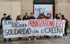 Sindicatos de Educación protestan ante el Palacio de Navarra para defender el carácter público del CREENA.