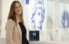 Itziar Beitia, responsable de Sibari Republic, junto al cofre Holiday Essencials
