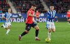 Iñigo Arguibide conduce el balón ante Aleñá