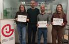 El director gerente del Instituto Navarro de la Juventud, Txema Burgaleta, con los premiados