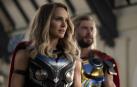 Natalie Portman y Chris Hemsworth en una escena de 'Thor: Love and Thunder'