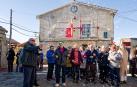 Celebración por adelantado de las Campanadas en la pequeña localidad abulense de Villar de Corneja, que cuenta con una treintena vecinos empadronados, aunque solo 4 de ellos viven durante todo el año
