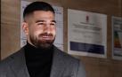 El doble campeón de la UFC, Ilia Topuria, a su salida, este miércoles, del Juzgado de Violencia Sobre la Mujer de Móstoles, que tramita las cuestiones familiares derivadas de la separación de la pareja tras haber sido denunciado por parte de su exmujer Giorgina Uzcategui por presuntos malos tratos