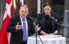 El ministro de Exteriores danés, Lars Løkke Rasmussen, en una rueda de prensa junto a su homóloga groenlandesa, Vivian Motzfeldt