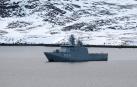 Una patrullera clase Knud Rasmussen de la Marina Real Danesa fondeada este jueves, 15 de enero, frente al puerto de Nuuk (Groenlandia)