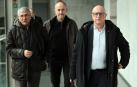 De izda a dcha: Gil Sevillano (director general de Educación), Mikel Muez (jefe de gabinete) y Carlos Gimeno (consejero de Educación), antes de su comparecencia en el Parlamento foral.