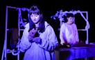 Las actrices Manuela Orbegozo (primer plano) y Maia Ansa protagonizan El jardín de Olivia.