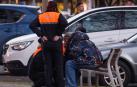 Familiares de algunas de las victimas son atendidas en el centro de información úbicado este lunes en Córdoba