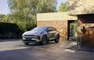 El Toyota C-HR+ Electric es capaz de cargar del 10% al 80% en solo 28 minutos