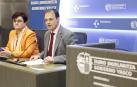 El consejero de Salud del Gobierno Vasco, Alberto Martínez (d), y la directora general del servicio vasco de Salud (Osakidetza), Lore Bilbao (i), han comparecido ante los medios de comunicación para actualizar la información relacionada con la aplicación de vacunas caducadas