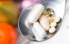 Varias pastillas de suplementos alimenticios