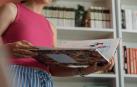 Imagen de una mujer leyendo