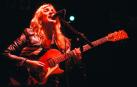Aurora Beltrán, durante el concierto que Tahúres Zurdos ofreció en la plaza de los Fueros en las fiestas de San Fermín de 2002
