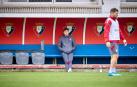 Víctor Muñoz, presenciando este sábado el entrenamiento de sus compañeros en Tajonar
