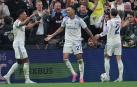 Rogers (Aston Villa) celebra el gol con sus compañeros