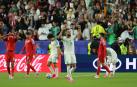 Nabil Bentaleb (c) de Argelia celebra este lunes, al finalizar un partido del grupo J del Mundial de la FIFA 2026 entre Jordania y Argelia en el estadio Levi's en Santa Clara
