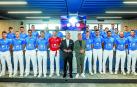 Los pelotaris participantes, junto con los representantes de las promotoras, y Kepa Badiola, director territorial norte de Caixabank, en la presentación