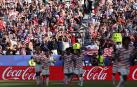 Jugadores y aficionados de Estados Unidos celebran uno de los goles ante Bosnia