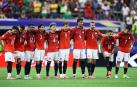 Los jugadores de Egipto, durante la tanda de penaltis contra Australia