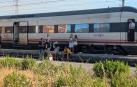 Pasajeros de un tren detenido en el Carrascal debido al incendio de Imárcoain