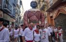 Fotos de la salida de la Comparsa de Gigantes y Cabezudos este 6 de julio de San Fermín 2026