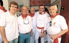 Javier Jiménez junto a José García Cebada y otros aficionados