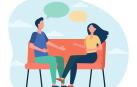 Dos personas manteniendo una conversación