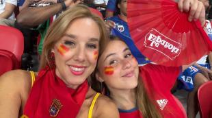 Adriana Navarro e Isabela Peña en el partido de la selección española contra Cabo Verde.
