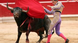 Un lance de la faena del diestro Manuel Escribano el año pasado con un ejemplar de la legendaria ganadería de Zarahiche.