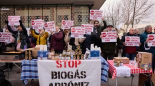 A* Jesús Garzaron F* 2026_01_28 T* Concentración contra las plantas de Biogás y biometano en Arróniz y Rada L* Frente al Departamento de Medio Ambiente.