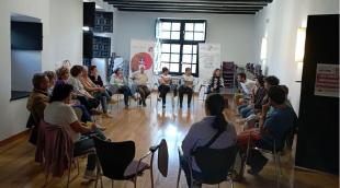 El Banco del Tiempo se plantea como una plataforma de ayuda y colaboración vecinal gratuita en que los vecinos y vecinas comparten sus talentos, habilidades y conocimientos