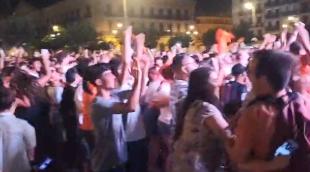 Vídeo: La plaza del Castillo enloquece con el gol de Ferran