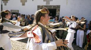 Fotos de los Danzantes de Ochagavía y sus bailes en honor de la Virgen de Muskilda