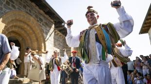 Fotos de los Danzantes de Ochagavía y sus bailes en honor de la Virgen de Muskilda