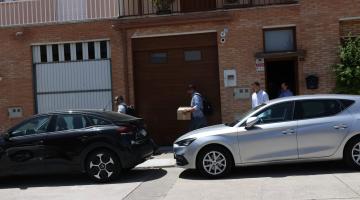 Fotos del registro de la UCO en el domicilio de Santos Cerdán en Milagro