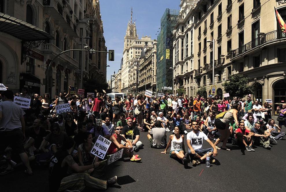 El Movimiento 15-M Continúa Con Sus Manifestaciones Por Las Calles De ...