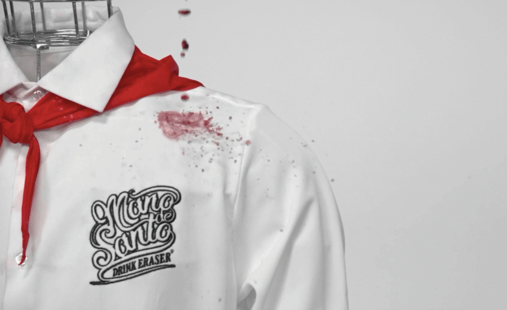 ¿Un traje de pamplonica que repele las bebidas?
¡Viva San Fermín!