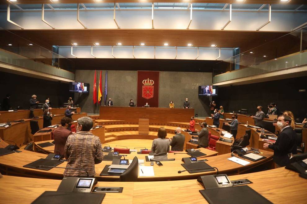 El Parlamento Foral Guarda Un Minuto De Silencio Por Rafael Gurrea