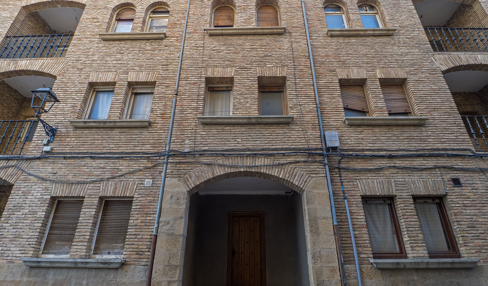 Convertirán en pisos de alquiler las casas de los maestros de Puente la Reina Convertirán en pisos de alquiler las casas de los maestros de Puente la Reina