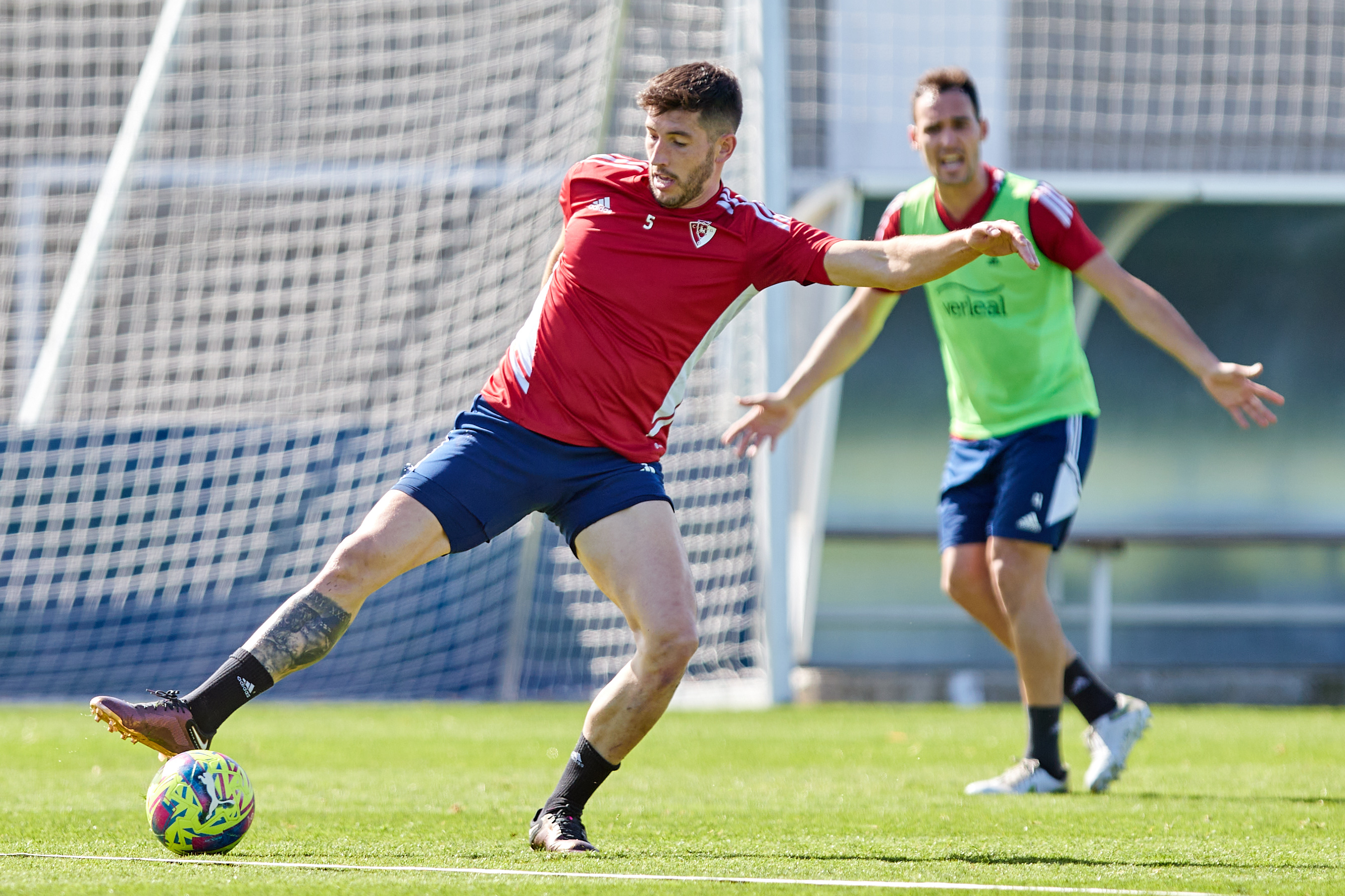 David García controla el balón, en la sesión de este miércoles en Tajonar