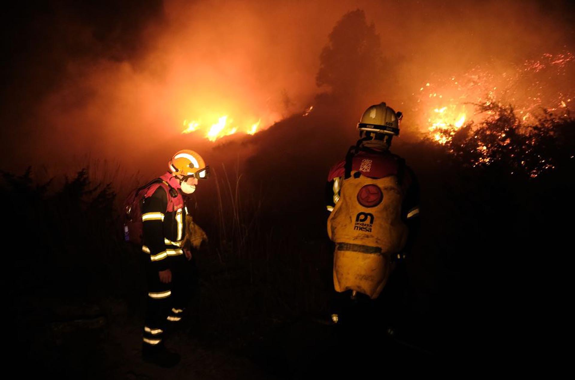 Fotos del incendio de Pamplona: así ha ardido el fuerte de San Cristóbal